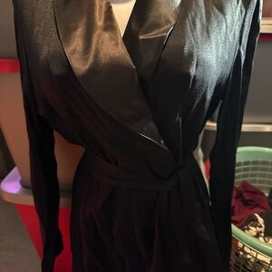 Elegant Black Satin Wrap Jacketmp29